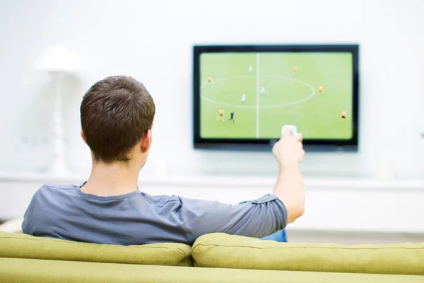 Televizyon karşısında oturmak, oturarak çalışmaktan riskli