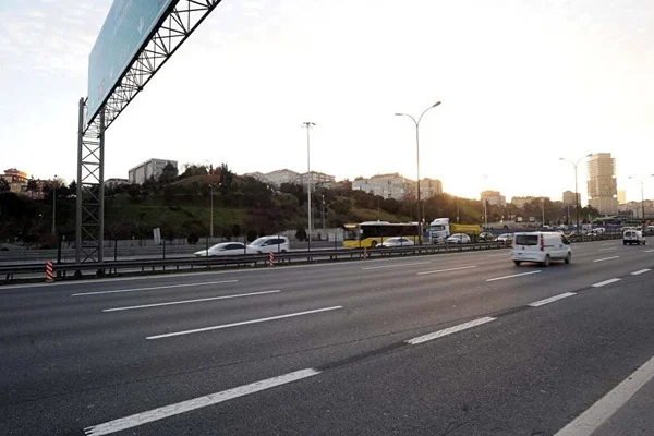 TEM Otoyolu İstanbul yönü 20 gün trafiğe kapalı