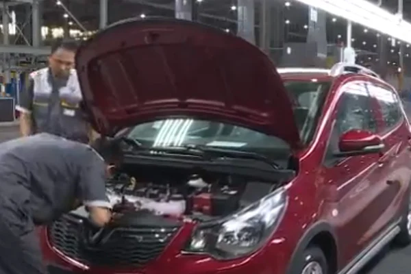 Vietnam'ın ilk yerli otomobili VinFast piyasaya çıkıyor