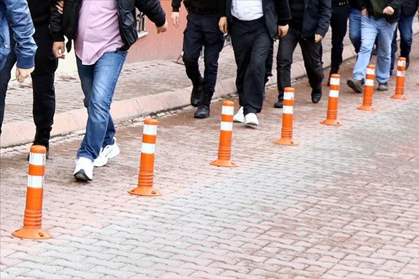 20'si muvazzaf 23 şüpheli hakkında FETÖ'den gözaltı kararı