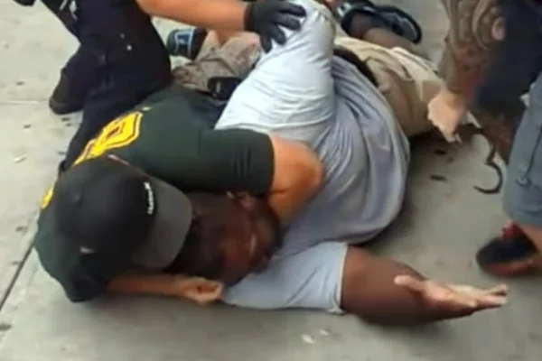 ABD Adalet Bakanlığı siyahi Amerikalı Eric Garner'ın katili beyaz polisi hakkında kararını verdi