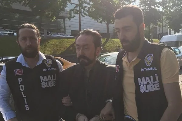 Adnan Oktar'dan 'askere gitmeyin' talimatı