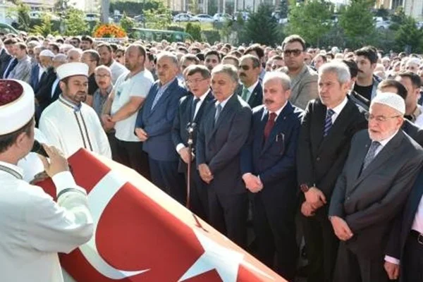 Ahmet Davutoğlu ve Abdullah Gül yan yana geldi