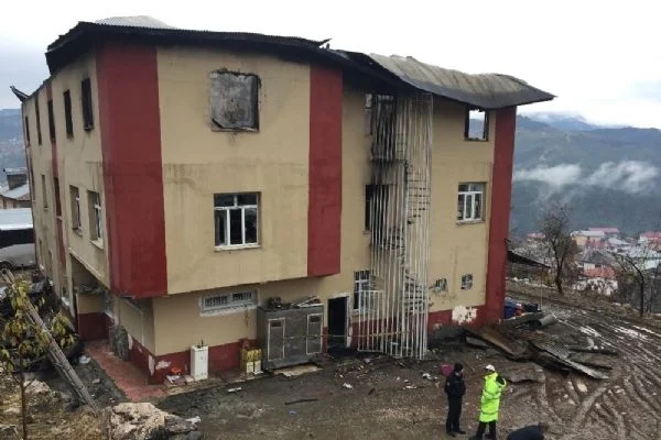 Aladağ'daki yurt yangını: 18 sanıktan 8'i ceza aldı