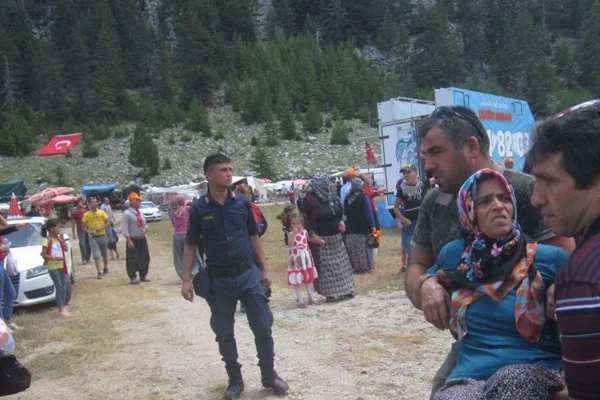 Alanya'daki şenliği hortum vurdu: 6 yaralı