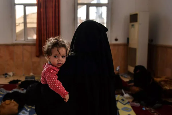 Almanya'da mahkeme IŞİD şüphelisinin ailesinin Suriye'den geri getirilmesini istedi