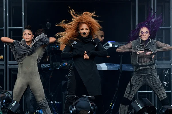 Amerikalı şarkıcı Janet Jackson, Cidde'de konser verdi!