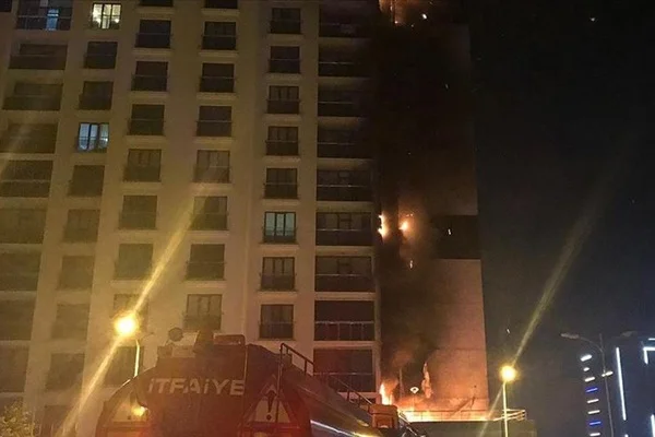 Ankara'da 16 katlı binada yangın