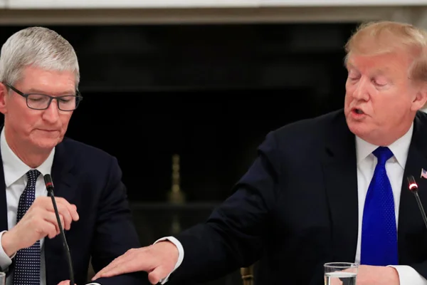 Apple istedi, Trump reddetti