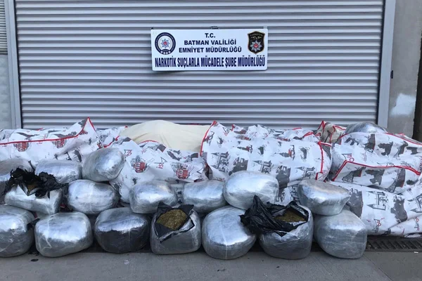 Batman'da 1 ton esrar ele geçirildi