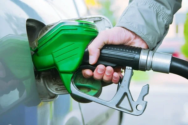 Benzine zam geldi