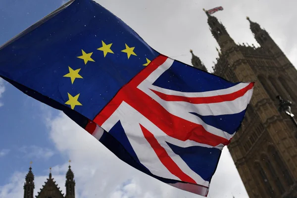 Brexit öncesi İngiltere'nin baş ağrısı: zayıf sterlin