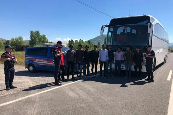 Çankırı'da 17 göçmen yakalandı
