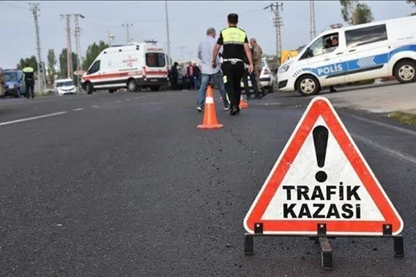 Çatalca'da minibüs devrildi: Yaralılar var