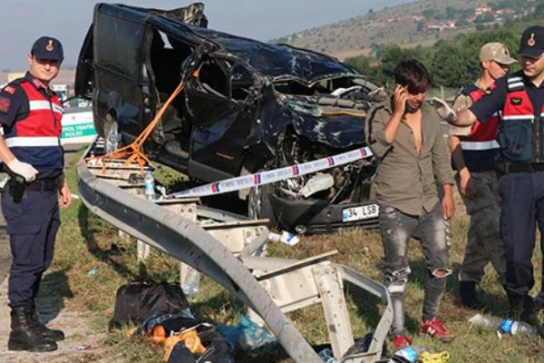 Cenazeden dönüyorlardı... Feci kaza! Ölü ve çok sayıda yaralı var