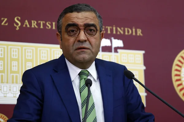 CHP'li vekil Tanrıkulu ''sevgili dostu'' Demirtaş'ı ziyaret etti