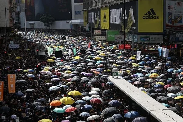 Çin Savunma Bakanlığından 'Hong Kong'a girebiliriz' iması