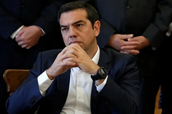 Çipras'ın koltuğu sallanıyor