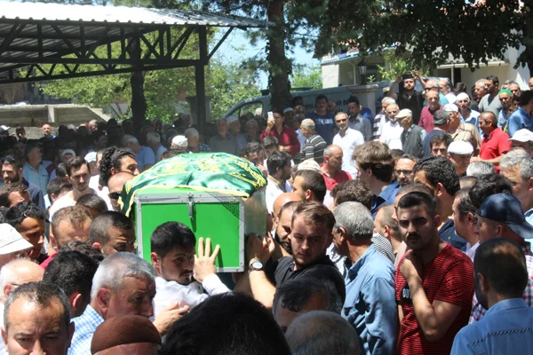 Denizde boğulan kuzenlerin cenazeleri toprağa verildi