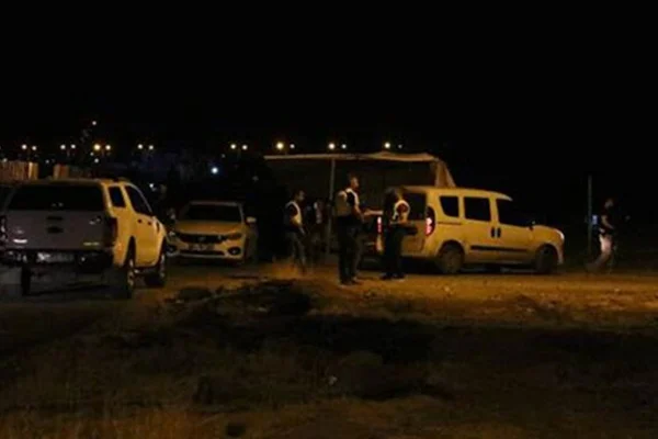 Diyarbakır'da polis aracına bombalı saldırı