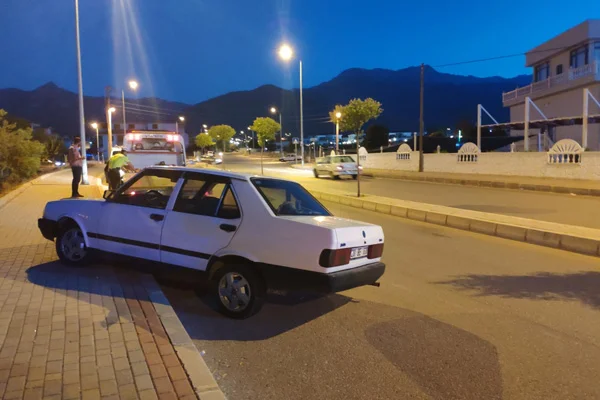 'Dur' ihtarına uymayan alkollü sürücü kaza yaptı