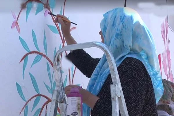 Duvar resimleriyle köyünün kaderini değiştirdi