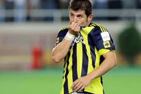 Emre Belözoğlu tekrar Fenerbahçe'de!