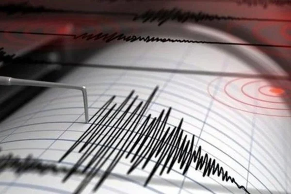Endonezya'da 7.3 büyüklüğünde deprem