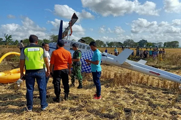 Endonezya'da turistleri taşıyan helikopter düştü: 4 yaralı