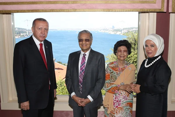 Erdoğan, Mahathir ile kahvaltıda buluştu