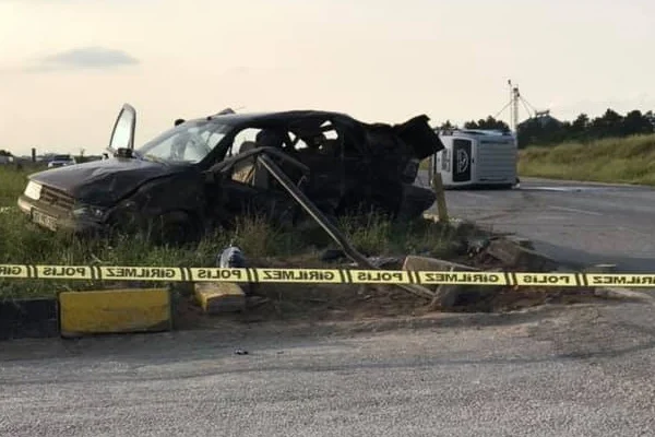 Eskişehir'de trafik kazası: 3 ölü, 6 yaralı