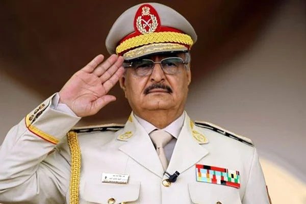 Hafter güçlerinden Giryan kentine hava saldırısı