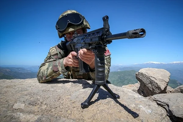 Hakkari'de 2 terörist öldürüldü
