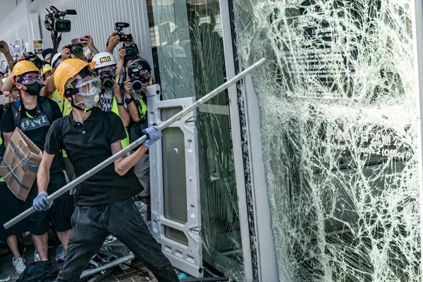 Hong Kong'da protestolar amacına ulaştı: Yasa tasarısı öldü