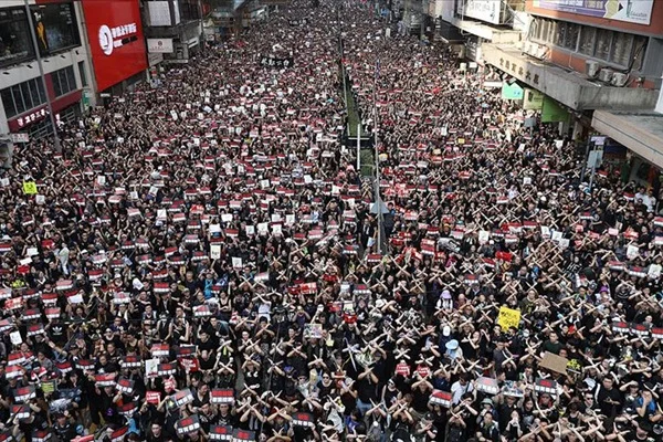 Hong Kong'daki protestolarda 6 gözaltı