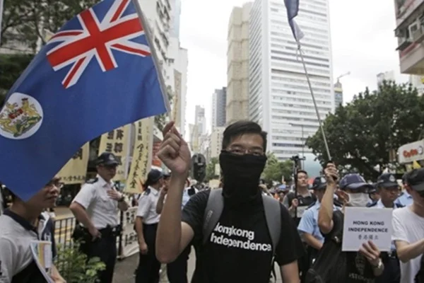 Hong Kong yeniden karıştı