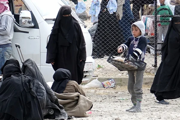 'Iraklı IŞİD'lilerin aileleri Suriye'den getiriliyor' iddiası