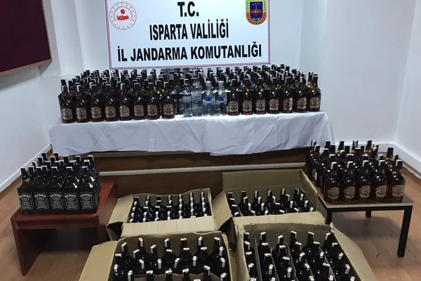 Isparta'da kaçak ve sahte içki operasyonu