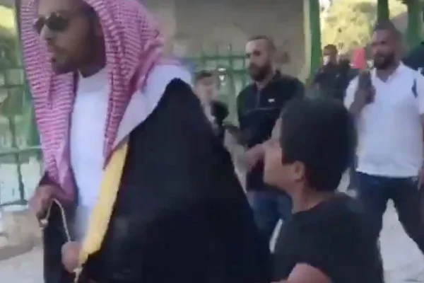 İsrail, Suudi gazeteciyi Harem-i Şerif'ten çıkaran Filistinlilere ceza