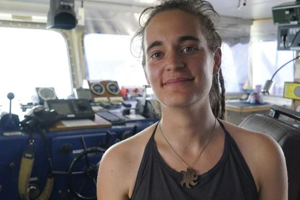 İtalya, Akdeniz'de göçmenleri kurtaran kaptanı yargılıyor