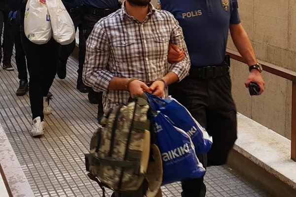 İzmir'de TSK'ya FETÖ operasyonu