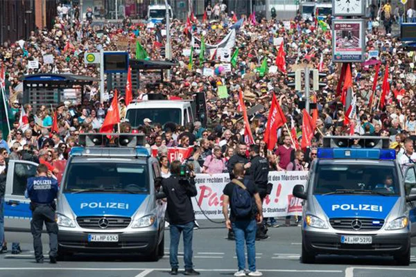 Karşı protesto, Alman aşırı sağcıları korkuttu!