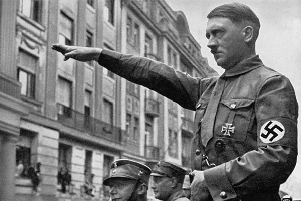 Merkel: Hitler'e suikast girişimi düzenleyenler, örnek alınacak kişiler!