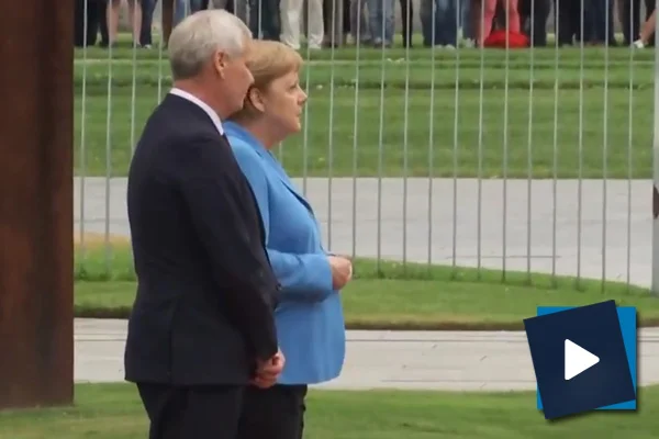 Merkel, kameralar önünde üçüncü kez titreme nöbeti geçirdi