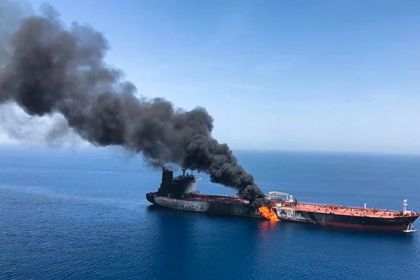 Mossad, Umman Körfezi'ndeki petrol tankerlerine saldırıda İran'ı suçladı