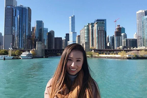 Müslüman ve siyahileri hedef alan Trump hayranı güzellik kraliçesi tacından oldu