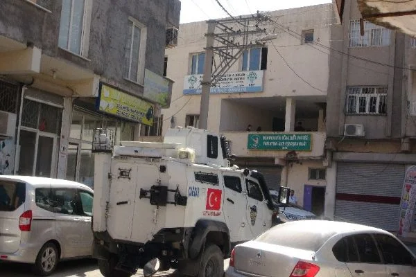 Nusaybin'de HDP ve DBP binaları ile bazı belediye yöneticilerinin evinde arama yapıldı