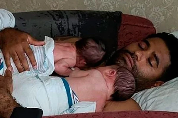 Otomobilde unutulan ikizler yaşamını yitirdi