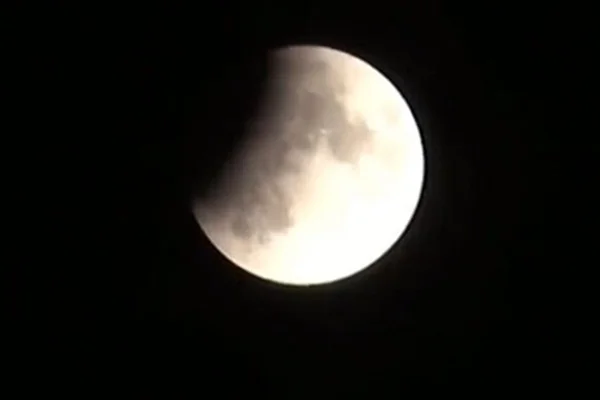 Parçalı Ay tutulması