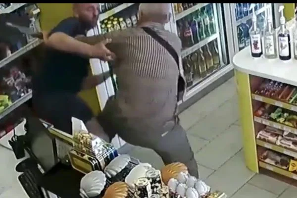 Rusya'da yaşlı adam kadını tecavüzden kurtardı